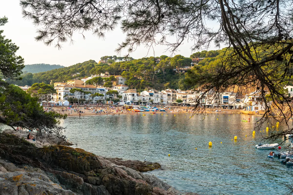 La plage de Tamariu, dans la commune de Palafrugell, sur la Costa Brava